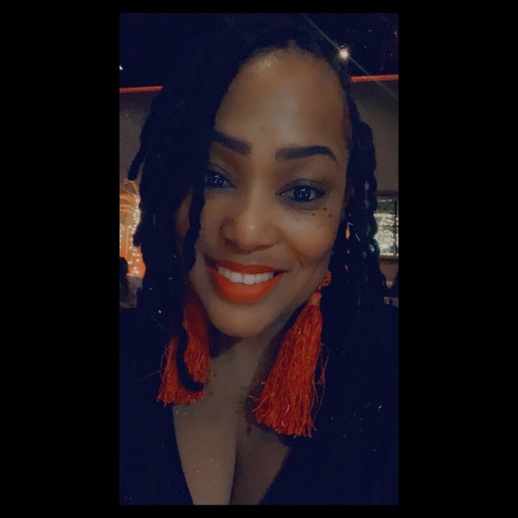 Hi my name is Fee, Welcome to My Closet! - Picture 1 of 1